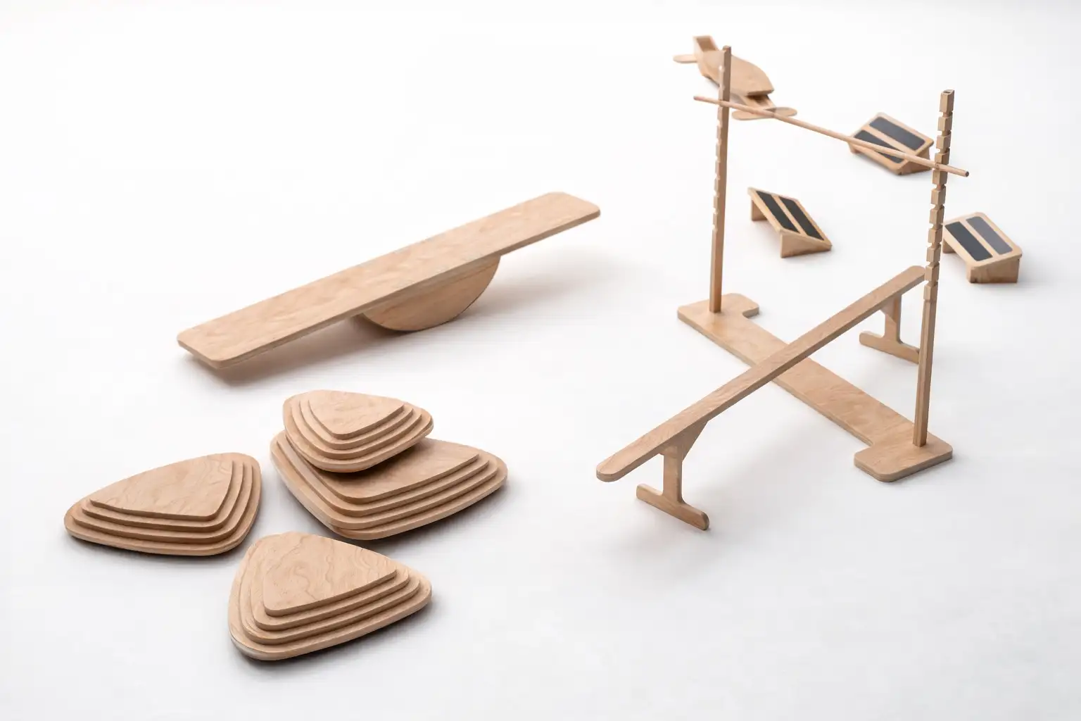 Entwicklung nachhaltiger Holzspielzeuge im minimalistischen Design